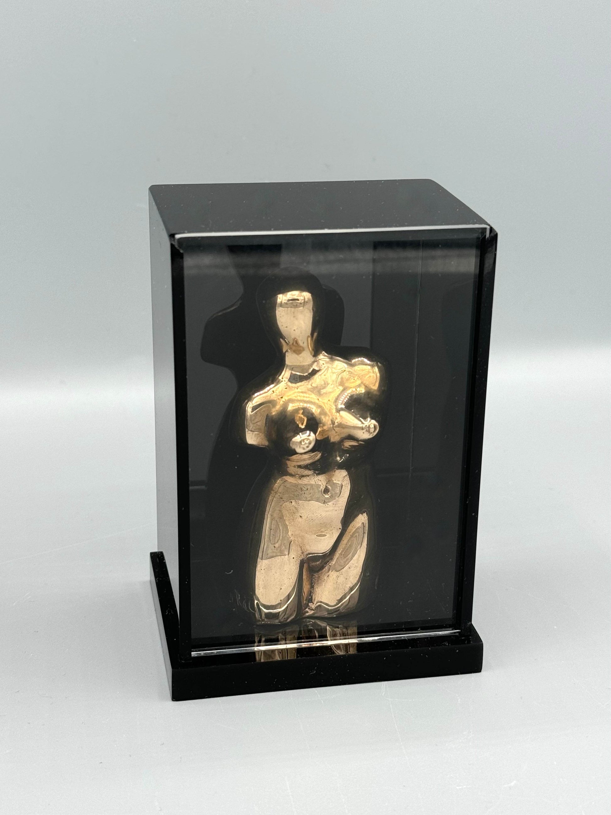 Man Ray Vierge apprivoisée/Let me out), 1969 Ready-Made sculpture cast in Bronze contained original black plexiglass box 