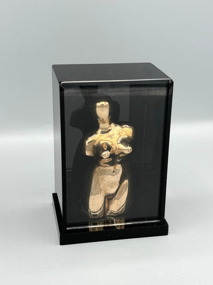Man Ray Vierge apprivoisée/Let me out), 1969 Ready-Made sculpture cast in Bronze contained original black plexiglass box 
